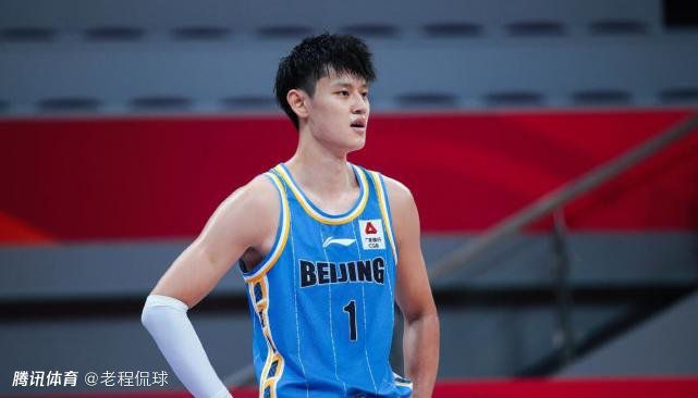 奴喝尿含着主人vk